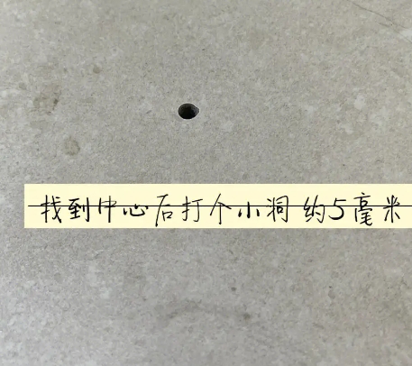 乌海瓷砖空鼓维修公司专业解答在瓷砖铺贴过程中，如果砂料搅拌不均匀，将会带来以下问题