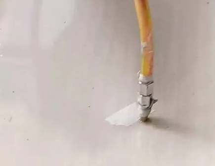 乌海瓷砖空鼓维修公司专业解答在瓷砖铺贴过程中，如果使用的砂料过粗（如全部使用了粗砂），可能会导致以下问题
